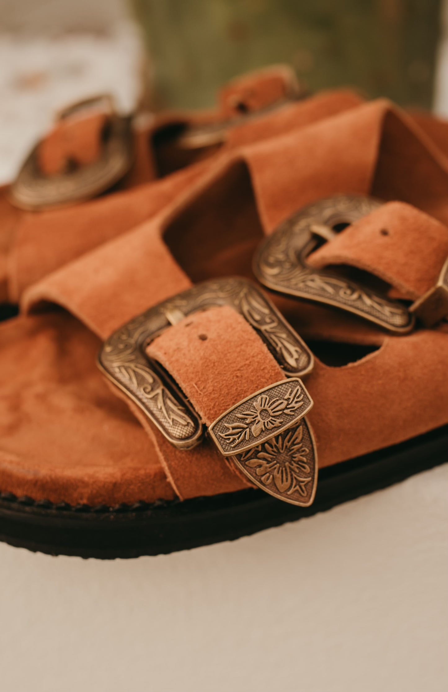 Aura Slides - Caramel Suede
