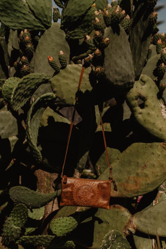 Zuri 3 in 1 - Embossed Sun
