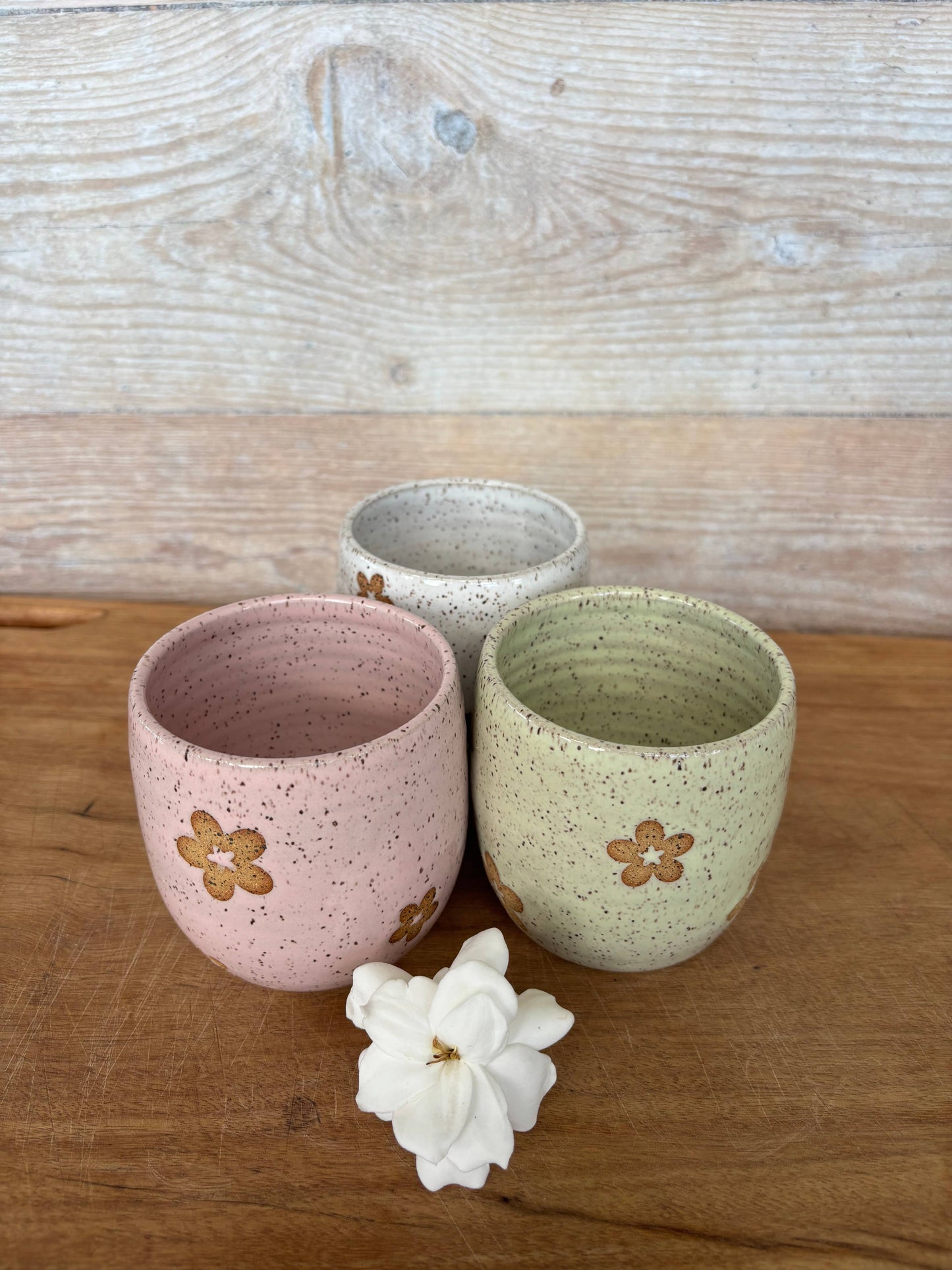 Ceramic Blossom Hug Mug Pink