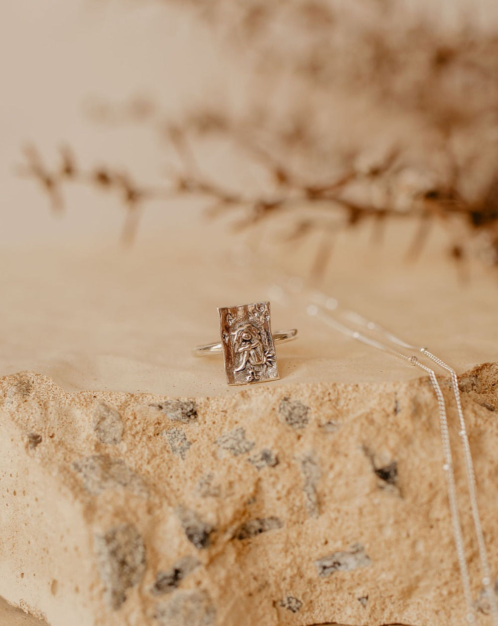 Leo Ring