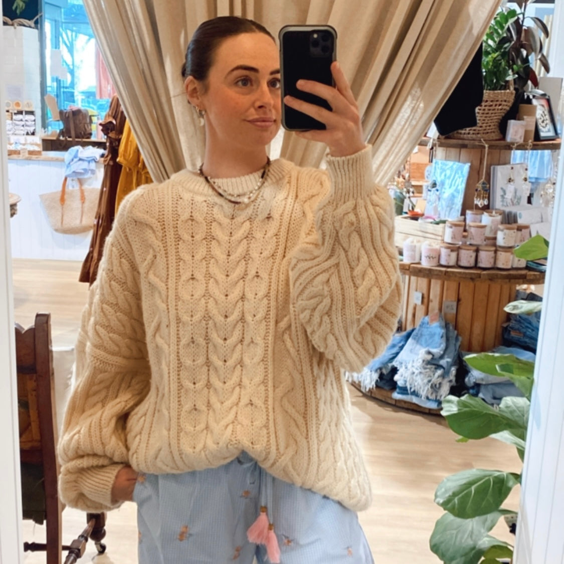 Vintage Knitwear - Cream Cable Potter Hughs