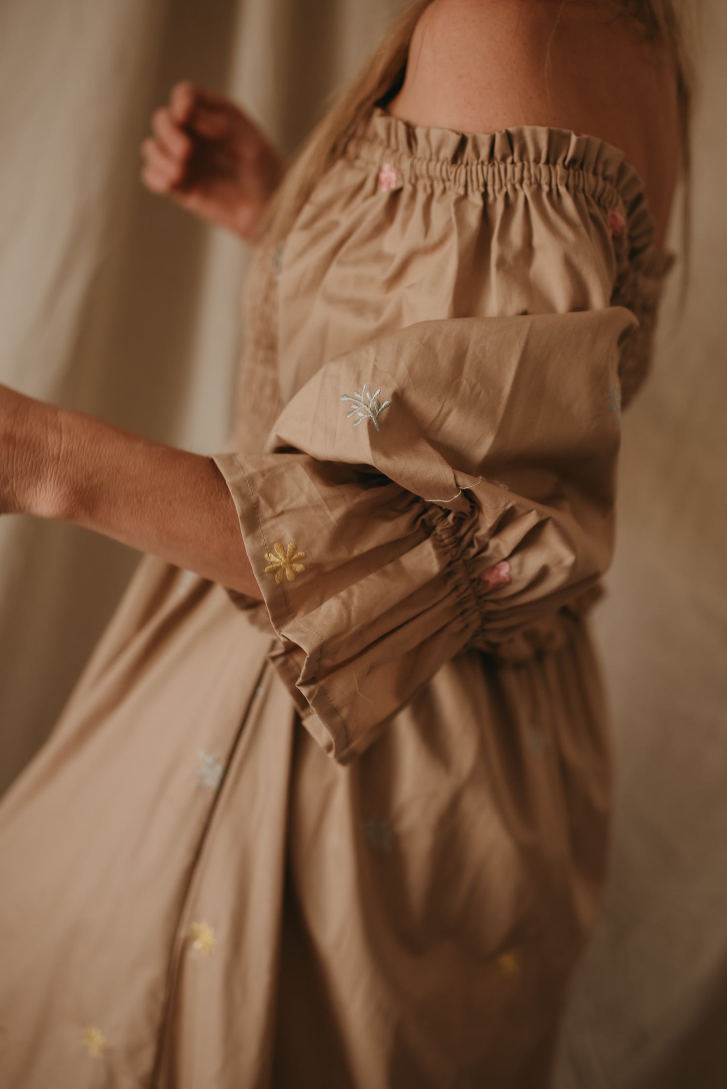 Deliha Dress - Ditsy Sand