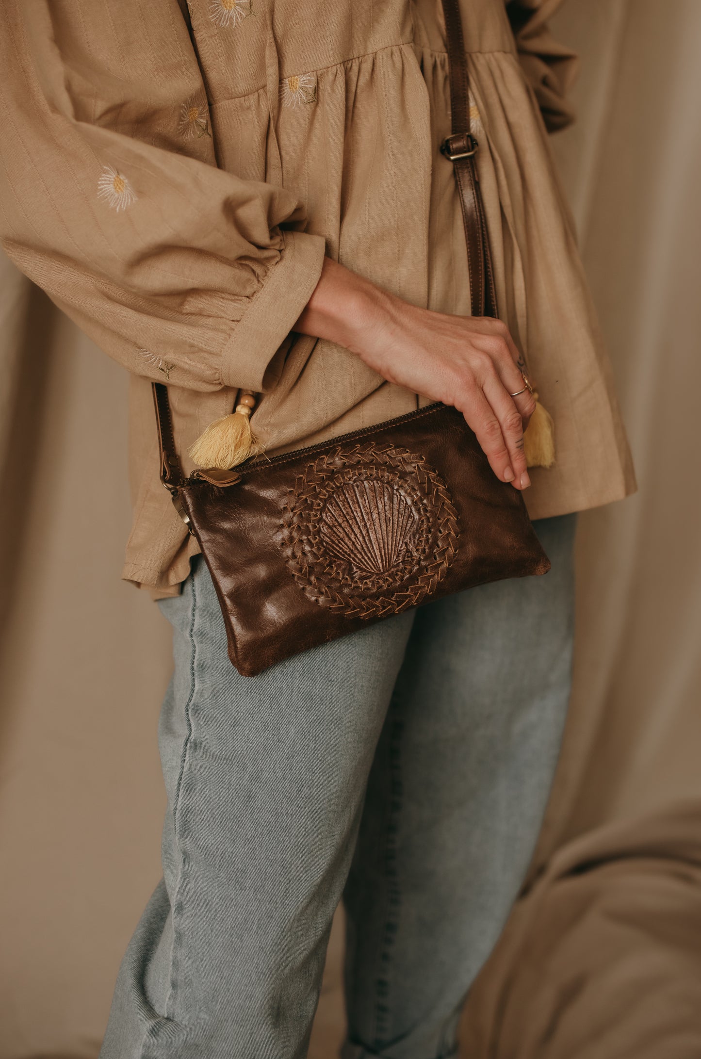 Zuri 3 in 1 - Embossed Shell
