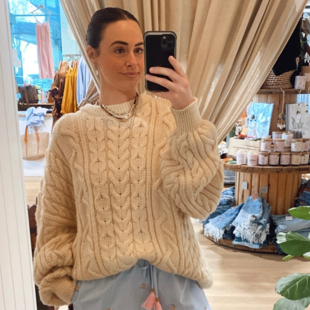 Vintage Knitwear - Cream Cable Potter Hughs