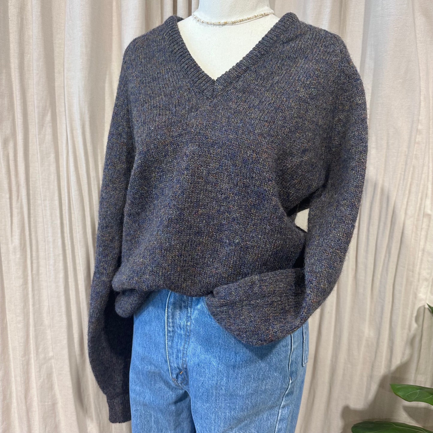Vintage Knitwear - Navy Base/Multicoloured Thread V-Neck *HOLE IN BOTTOM HEM*