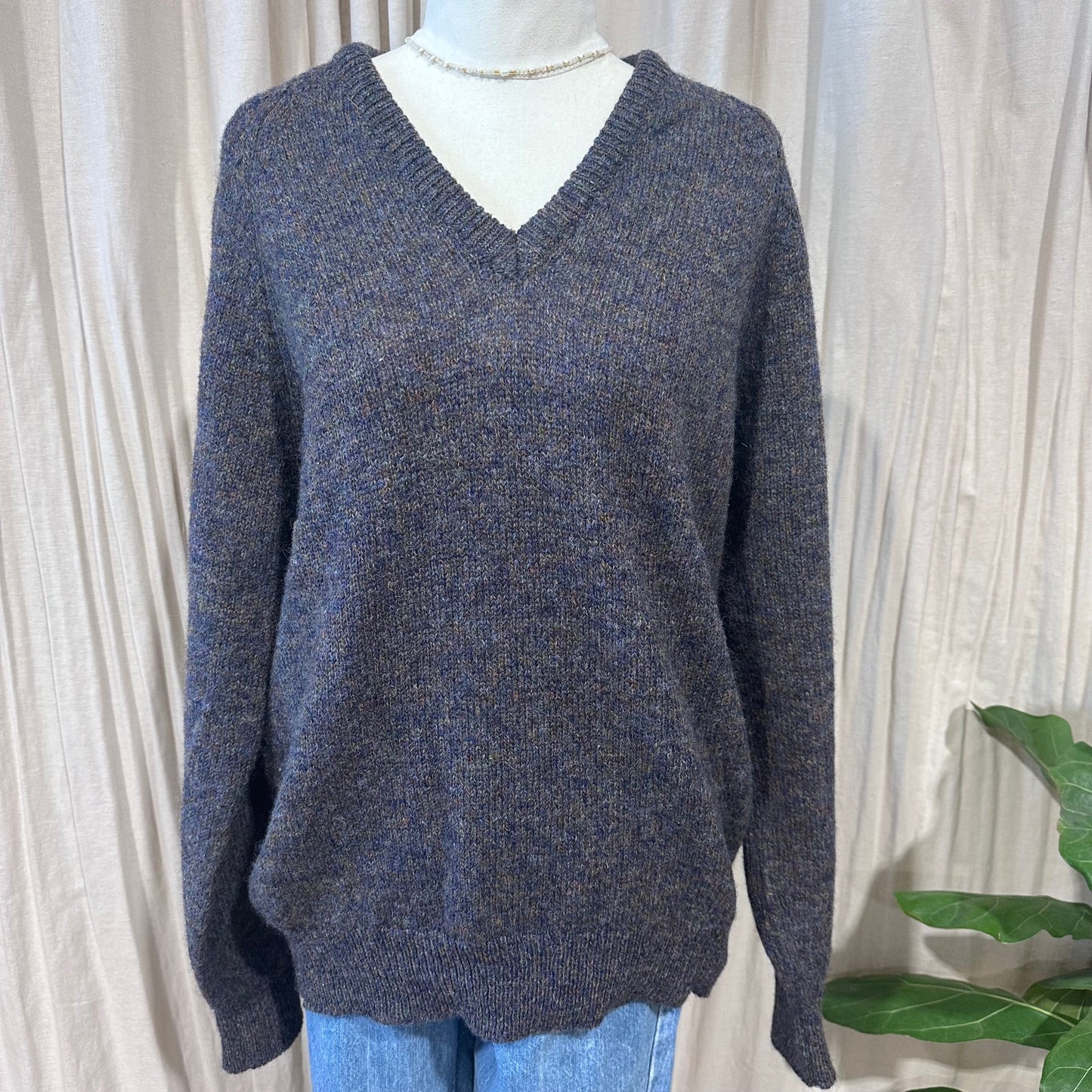Vintage Knitwear - Navy Base/Multicoloured Thread V-Neck *HOLE IN BOTTOM HEM*